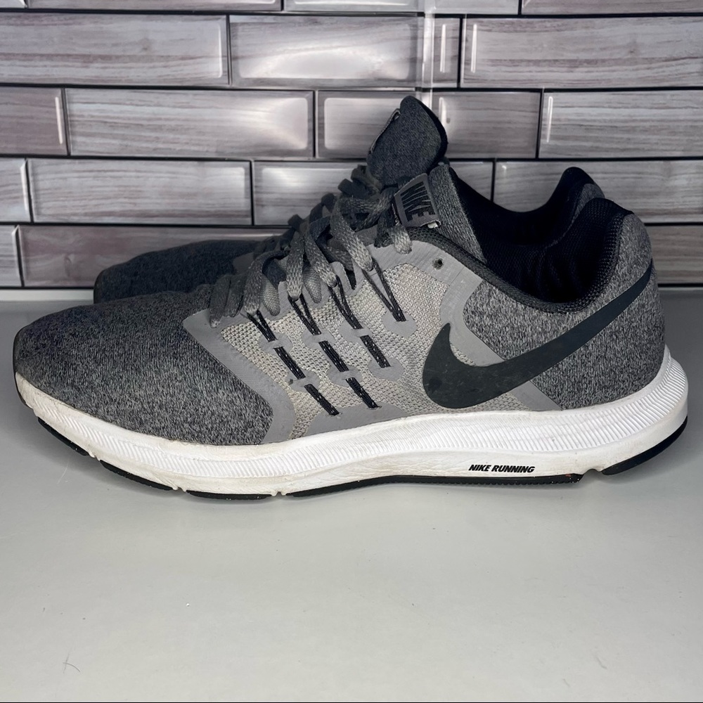Nike run swift Women’s Running Shoes size 10 gray black 909006-012 Sneakers